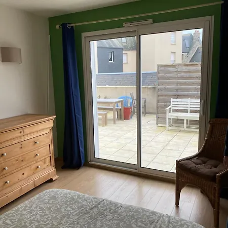 Au Bout Du Port Avec Balcon Et Terrasse Apartman