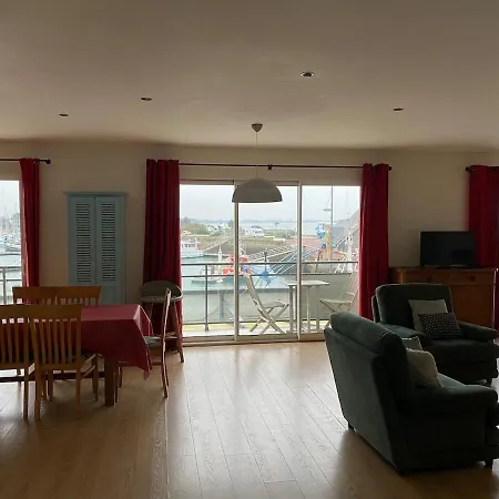 Au Bout Du Port Avec Balcon, Terrasse Et Parking * Saint-Vaast-la-Hougue