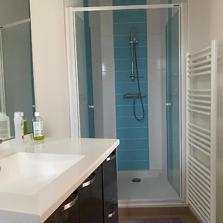 Au Bout Du Port Avec Balcon, Terrasse Et Parking *