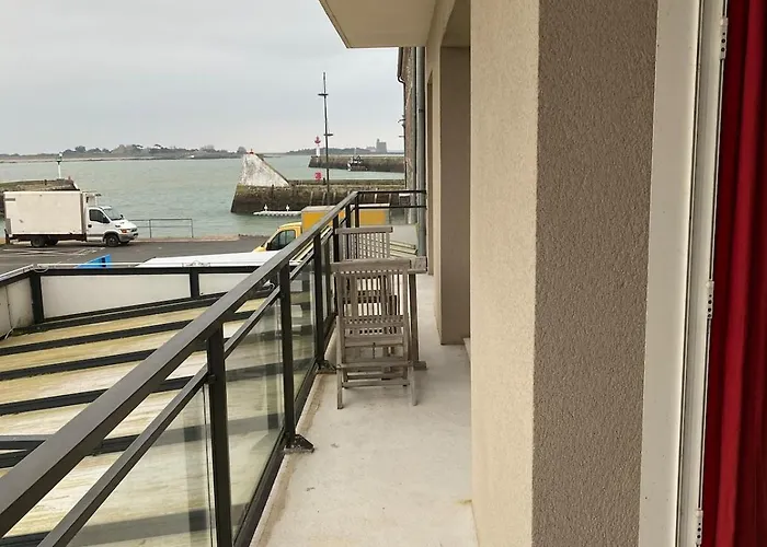 Au Bout Du Port Avec Balcon Et Terrasse Apartman
