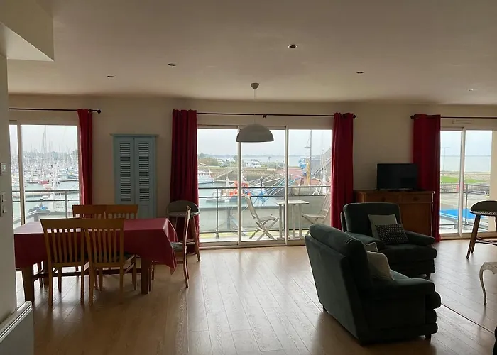 Au Bout Du Port Avec Balcon Et Terrasse * Saint-Vaast-la-Hougue