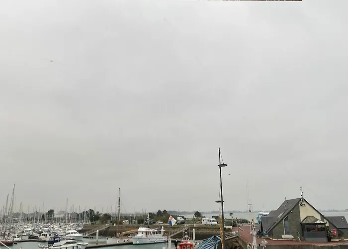 Au Bout Du Port Avec Balcon Et Terrasse