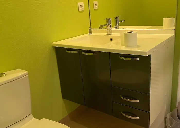 Au Bout Du Port Avec Balcon Et Terrasse