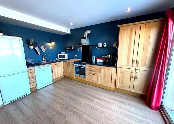 Au Bout Du Port Avec Balcon Et Terrasse