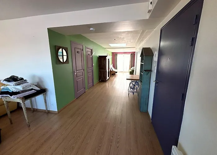 Au Bout Du Port Avec Balcon Et Terrasse Apartment