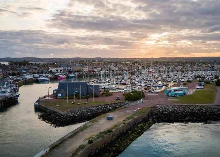 Au Bout Du Port Avec Balcon Et Terrasse * Saint-Vaast-la-Hougue